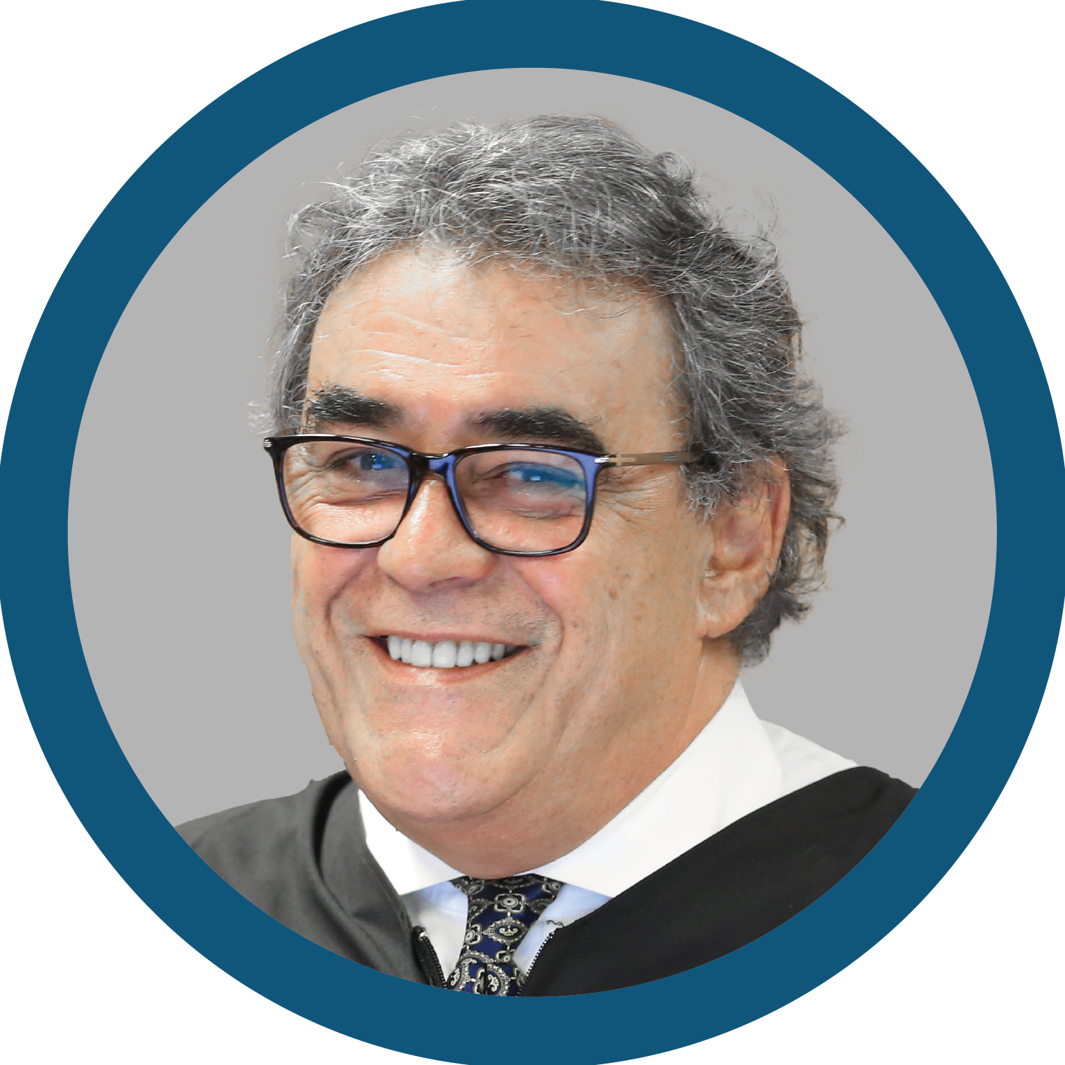 Foto do ministro em um circulo azul