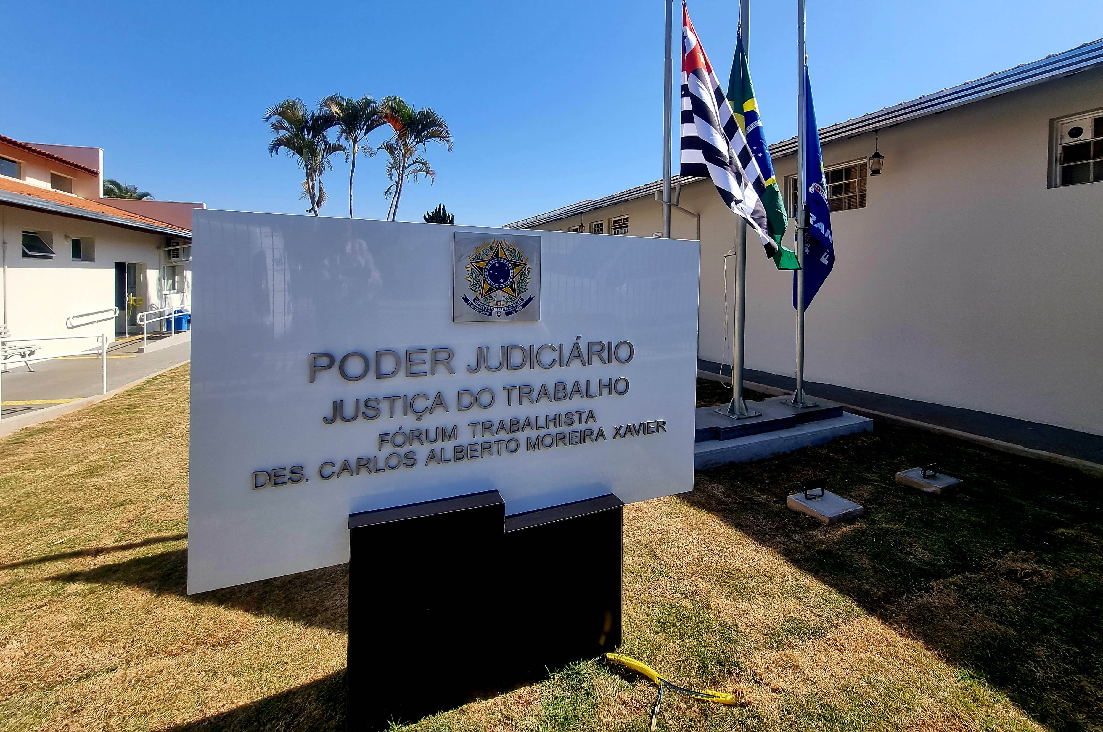 Fotografia da fachada do prédio do fórum trabalhista do TRT-15