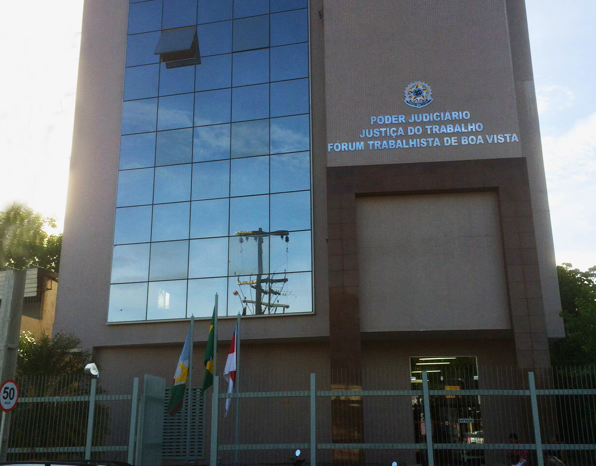 Fotografia do prédio do poder judiciário da Justiça do Trabalho de Boa Vista (Roraima).