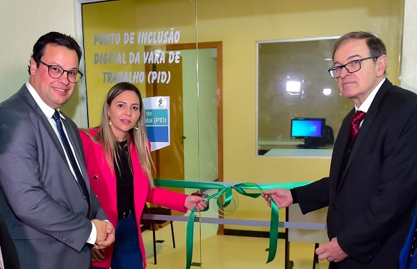 Prefeita Rafaela Losi, presidente Célio Waldraff e advogado Mauricio de Freitas Silveira e a instalação do PID